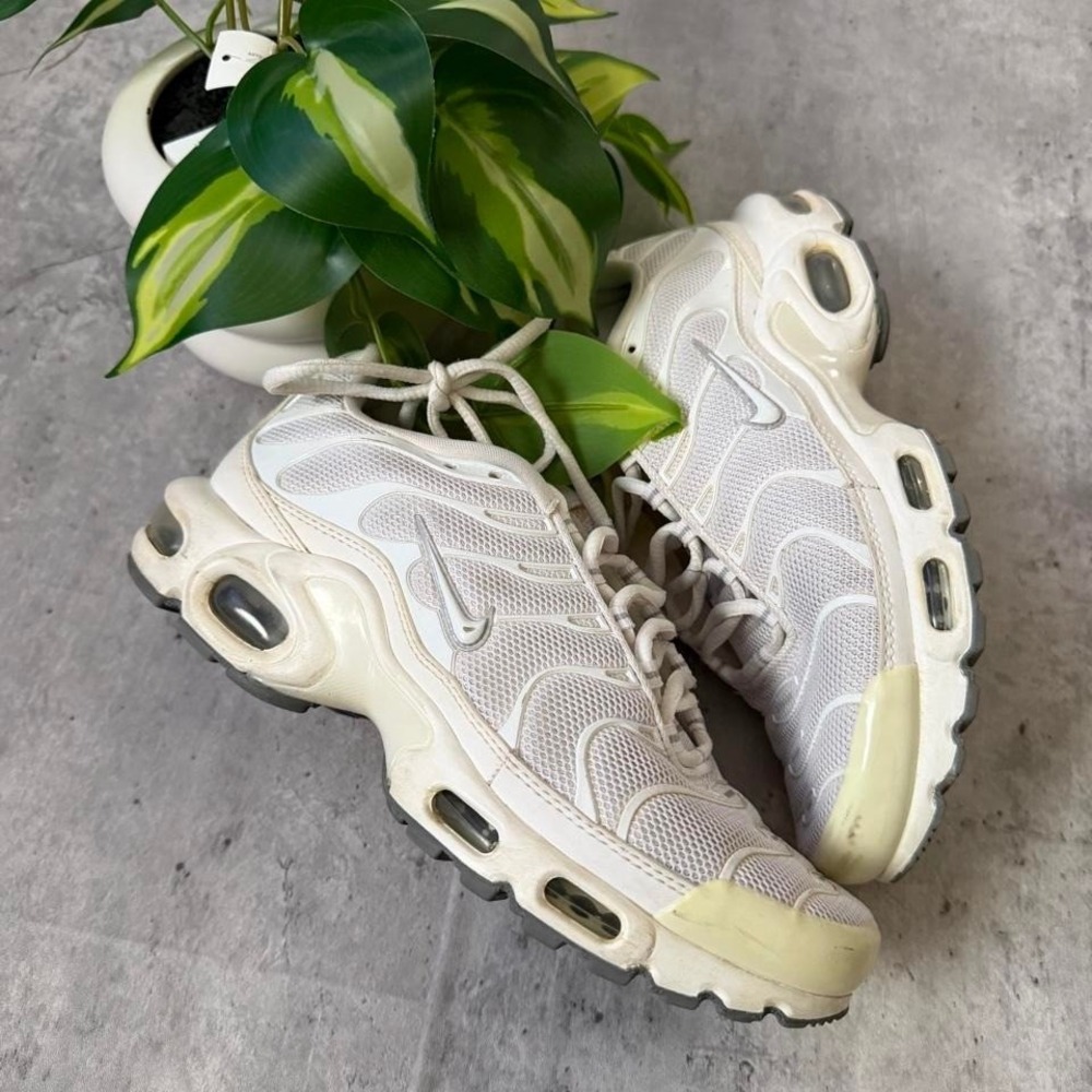 Nike Air Max Plus TN sneakers white & cream size 6 womens